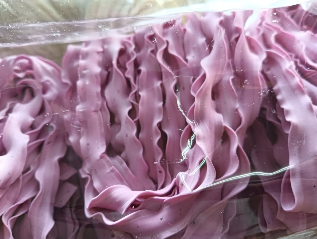 想念那個太陽曬過的古早味嗎？讓這一碗傳承七十載的關廟麵，溫暖您的餐桌。