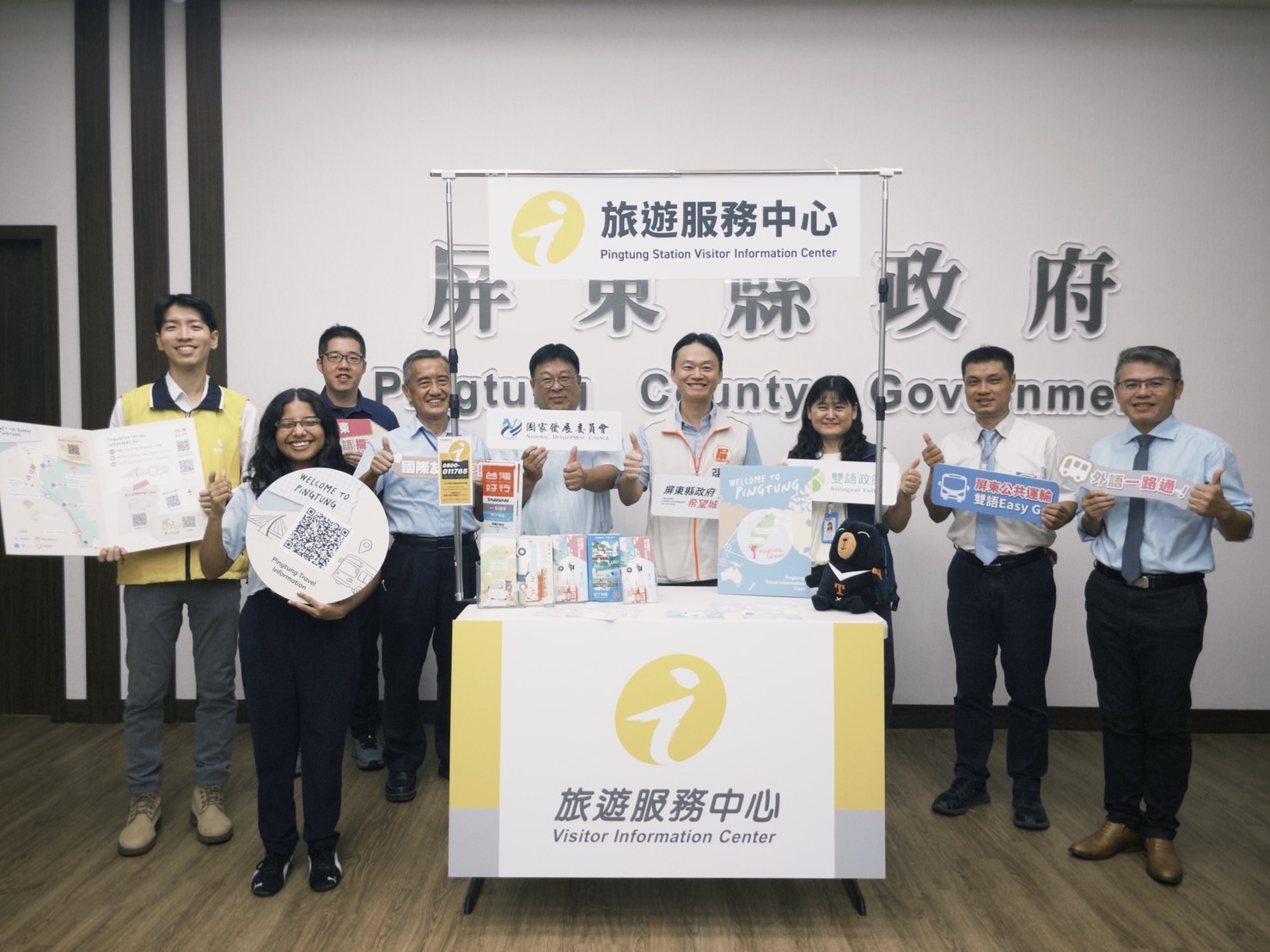 外國旅客玩屏東免驚！雙語指引、QR Code讓交通資訊一掃就有