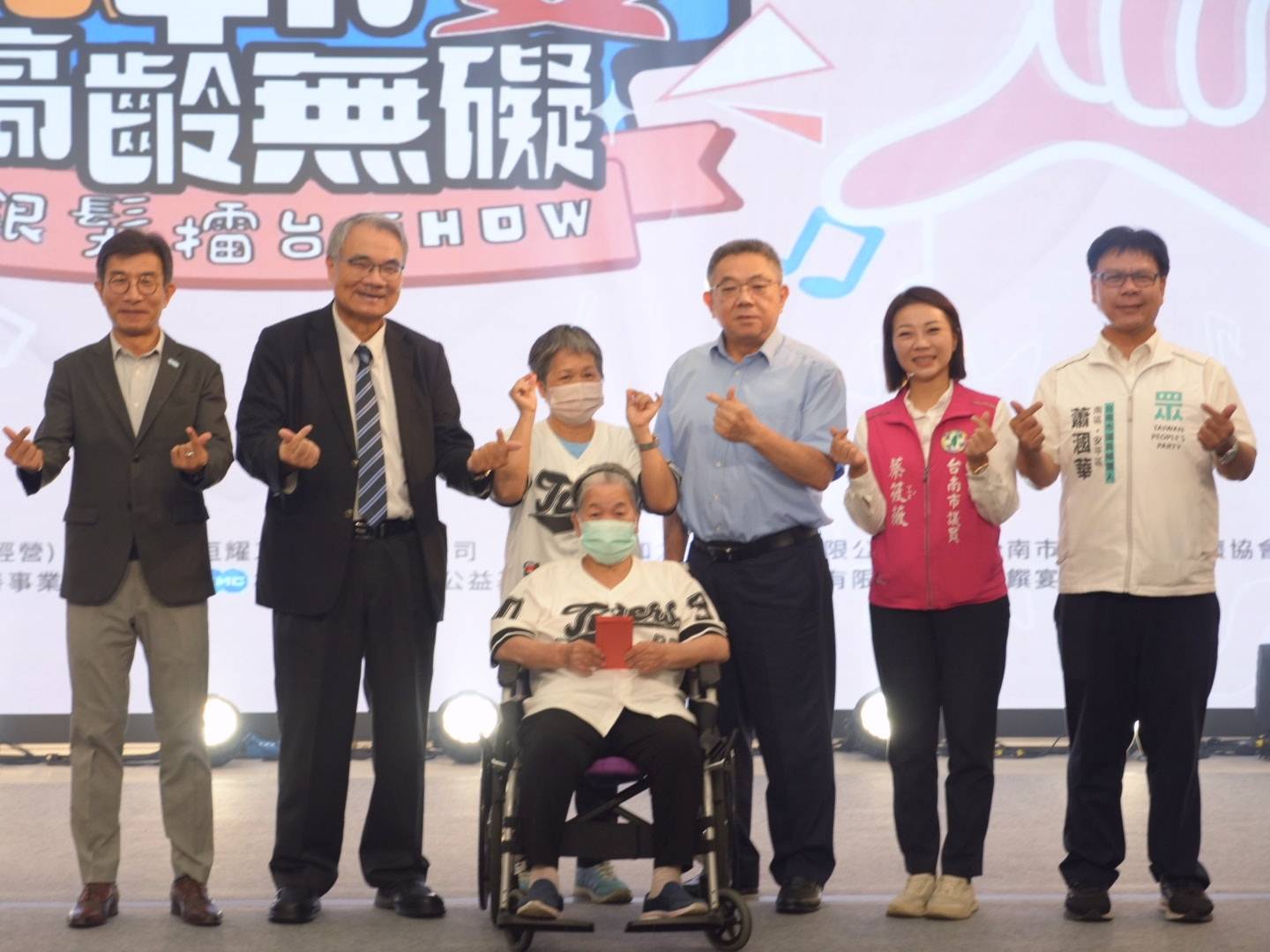 第10屆銀髮擂台秀熱鬧登場 18隊473人舞出不老活力