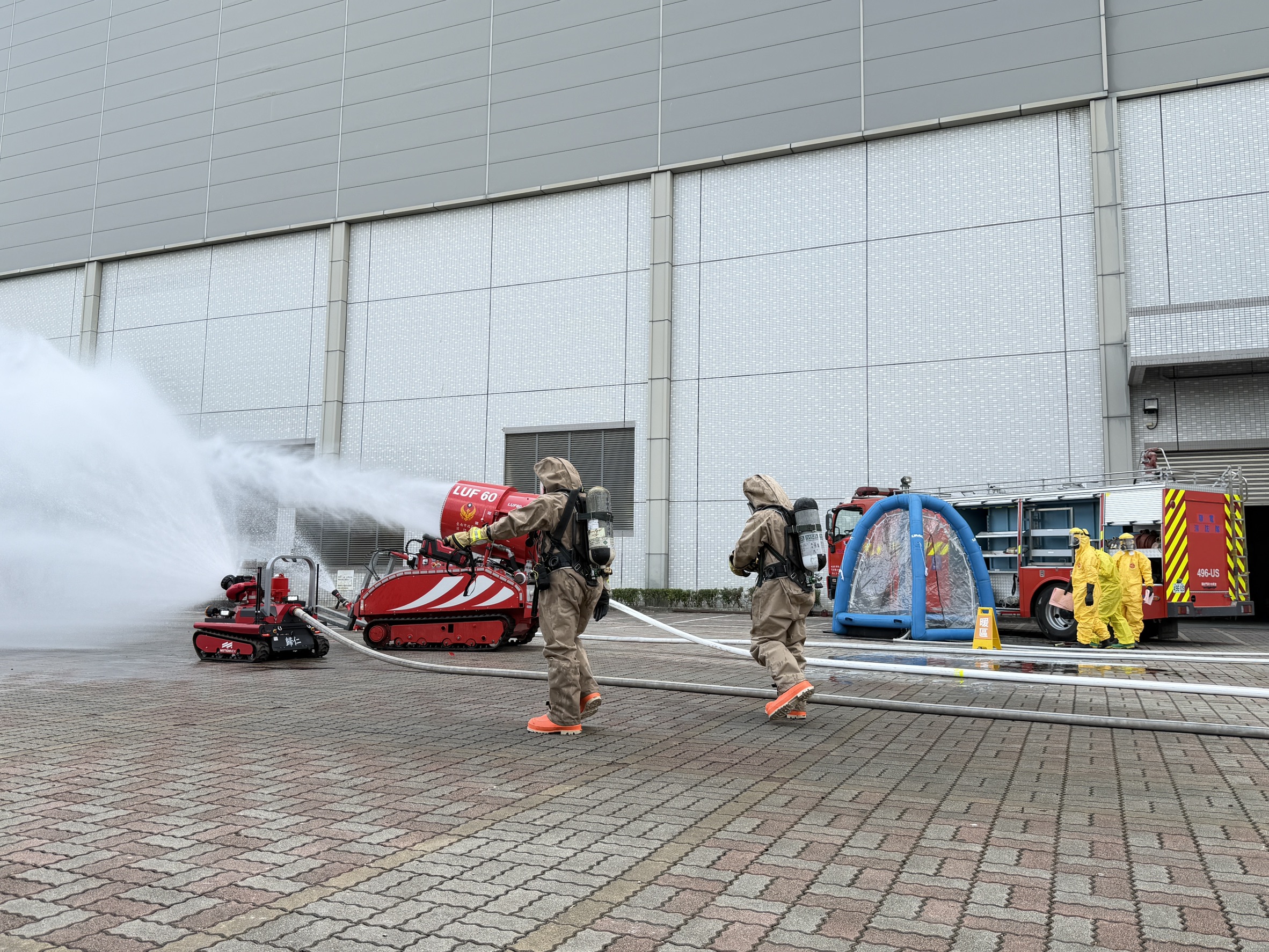 南科高科技廠房災害應變再升級　臺南消防結合無人機、消防機器人強化科技救災