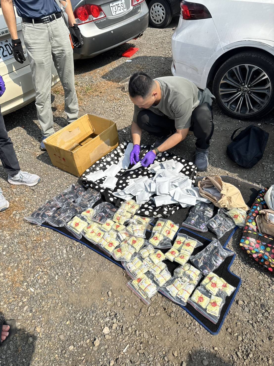 影/臺南少年隊分進合擊！瓦解8人販毒集團　破獲移動式毒品倉儲、查扣市值逾500萬元毒品