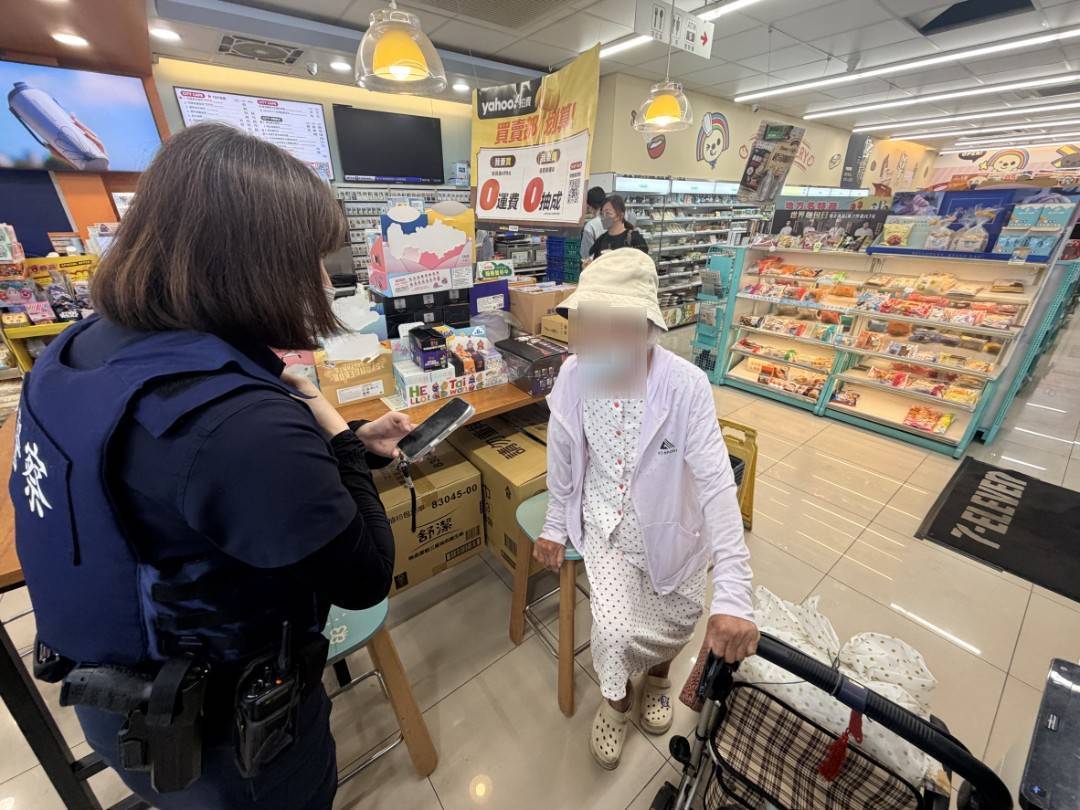 暖心助迷途老婦返家！安平警耐心協助化解無助徬徨