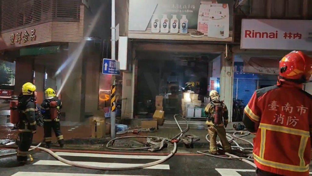台南寵物店深夜火警 25隻毛小孩葬身火海