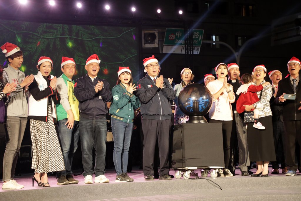 聖誕燈光璀璨台南河樂廣場 2023燈節點燈儀式暨聖誕園遊會盛況非凡
