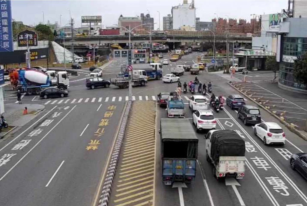 春節返鄉 交通局隨時疏導台南地區交通情況 讓用路人順暢旅行