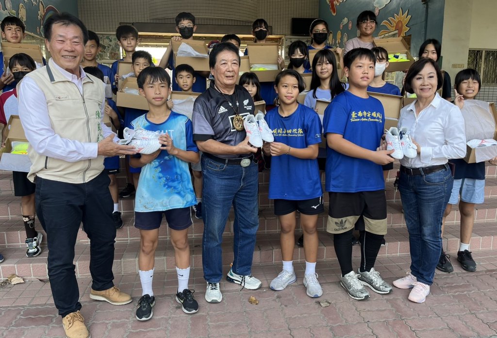台南市安順國小 女子橄欖球隊獲全國女子組帶式冠軍