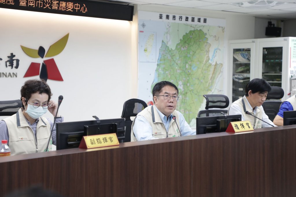 凱米颱風尾降雨驚人 台南市長黃偉哲指示嚴加戒備 預防性撤離與搶修