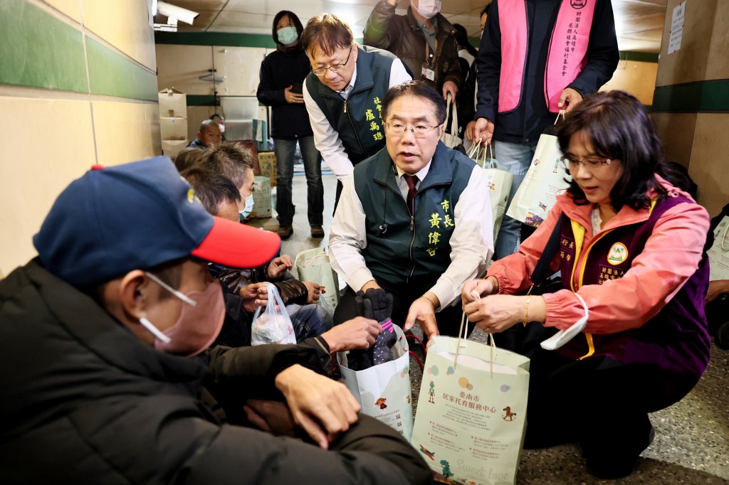 強烈冷氣團來襲！市長黃偉哲親訪關懷街友暖人心