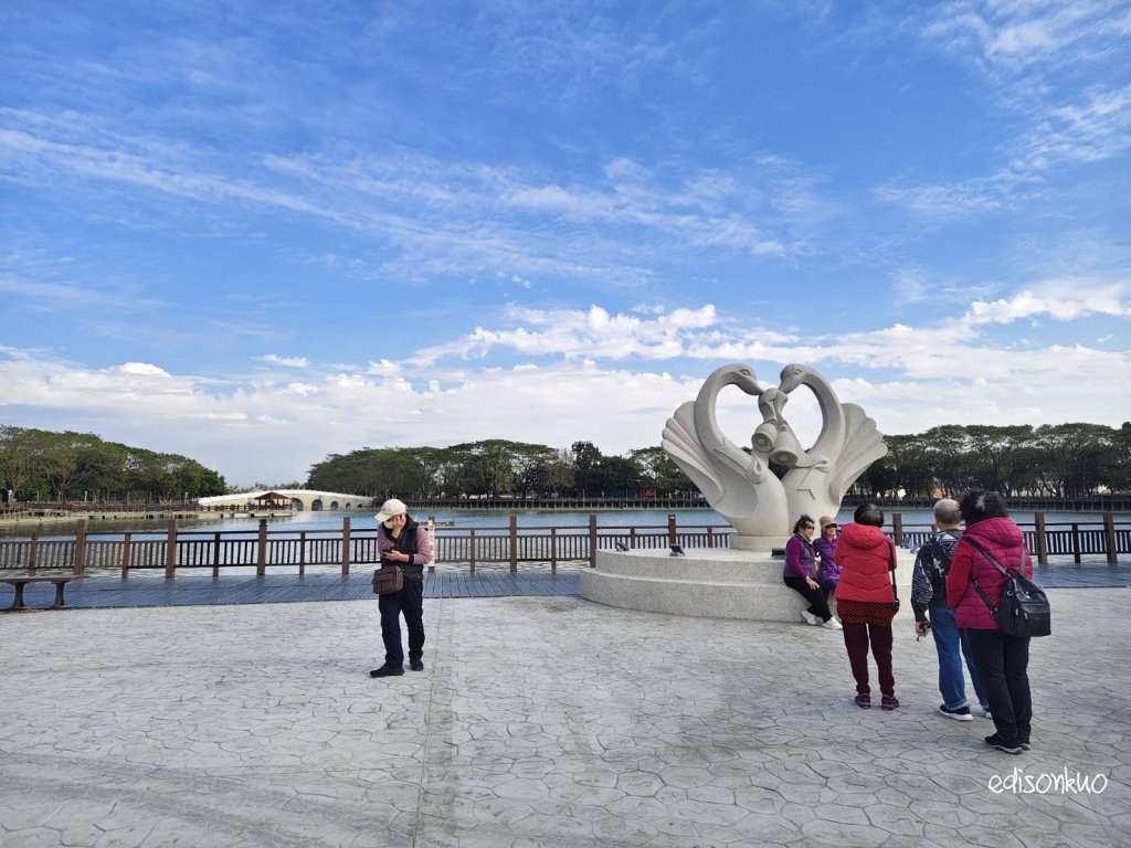 臺南必遊景點推薦 天鵝湖公園走春好去處！