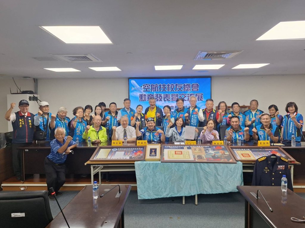 空航技校友總會勳獎章交流  韓國瑜賀勝利傳承續展光輝