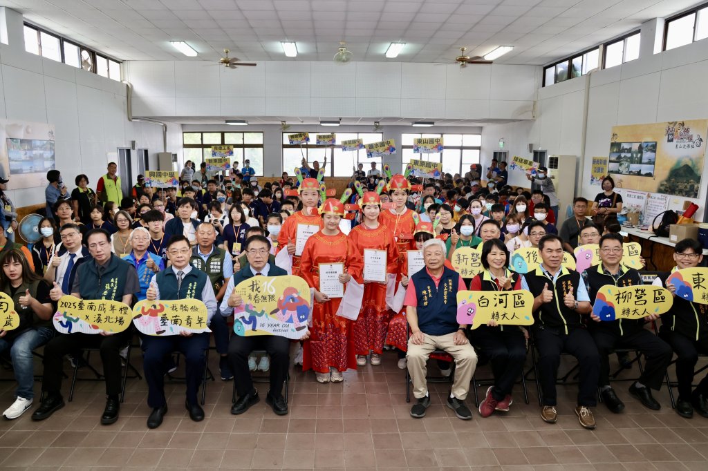 台南白河火山碧雲寺做16歲成年禮   傳承民間習俗為莘莘學子祈福
