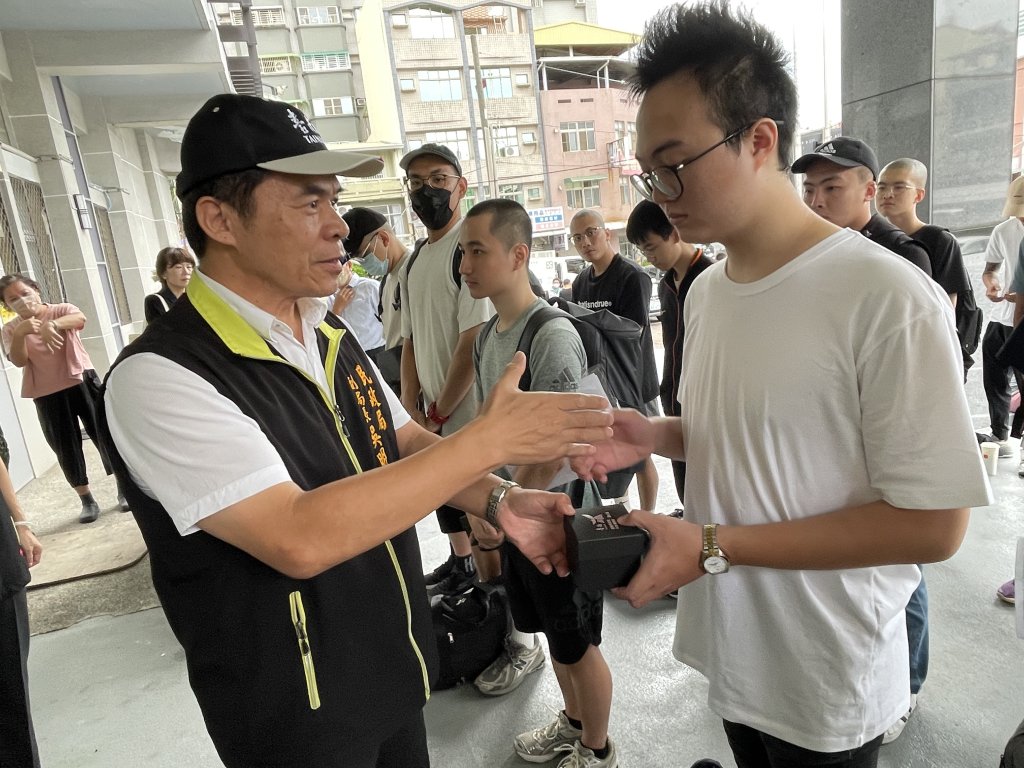 役男入營好幫手！臺南市首次發放電子錶助建立守時觀念