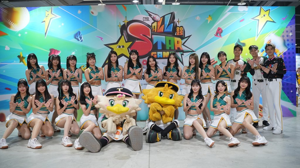 Wing Stars閃耀中職明星賽 18位成員熱血應援全場沸騰