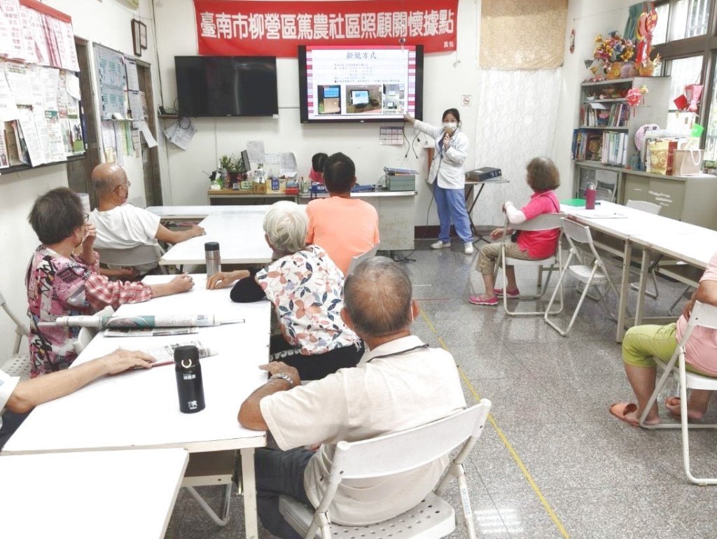 柳營奇美醫院推動「高齡友善社區計畫」協助長輩跨越科技鴻溝 擁抱健康樂齡生活