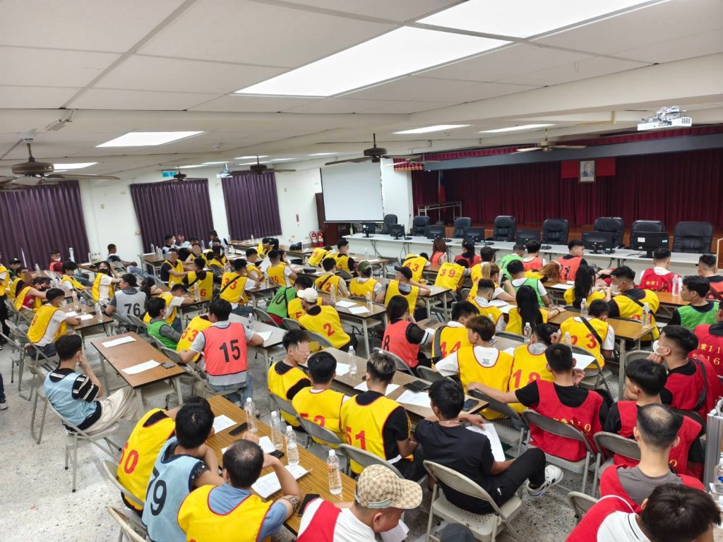 南警第五分局強力掃蕩「極樂越南」毒趴 攻堅逮捕107人、起獲毒品逾公斤