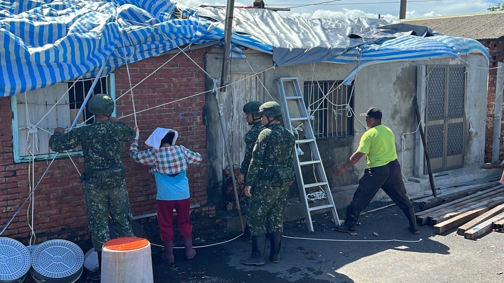 楊柳颱風遠離台南 黃偉哲感謝國軍與台電協助搶修、清理災後復原