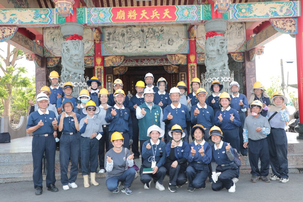 黃偉哲送豆花慰問慈濟志工 感謝為北門渡仔頭弱勢戶修繕房屋