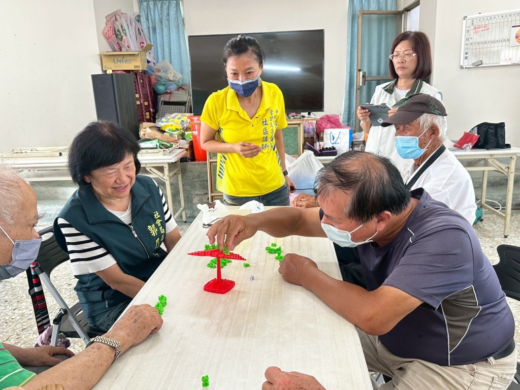 黃偉哲市長推動暖心災區巡迴輔具清潔與消毒服務讓陪伴雙軌並行
