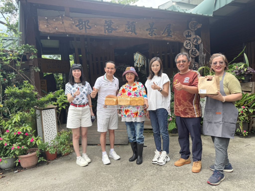 愛爾麗集團總裁  常如山深耕偏鄉公益！  暖心捐復康巴士   助那瑪夏部落就醫就學