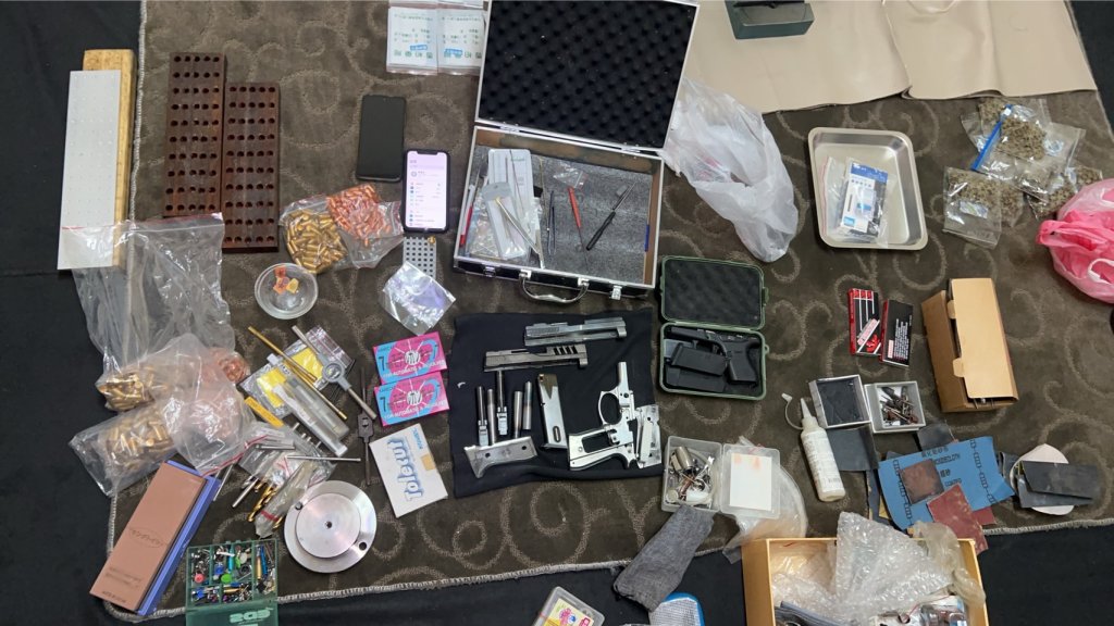 影/臺南少年隊攻堅查獲改造槍枝及「星型」毒品  維護青少年免受其害