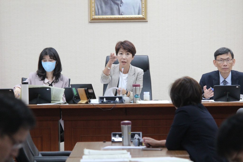 立法院經濟委員會審查《企業併購法》修正案 陳亭妃：中小企業轉型需配套支援