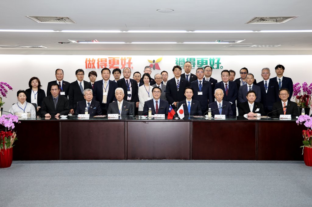 山形市長率團拜會黃偉哲 市長頒發長谷川幸司前議長榮譽市民證書 深化兩市情誼