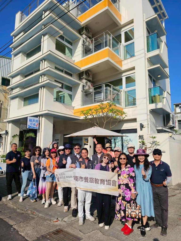 台南市餐旅教育協會企業參訪：首間合法包棟民宿「鯤喜灣行旅」成亮點