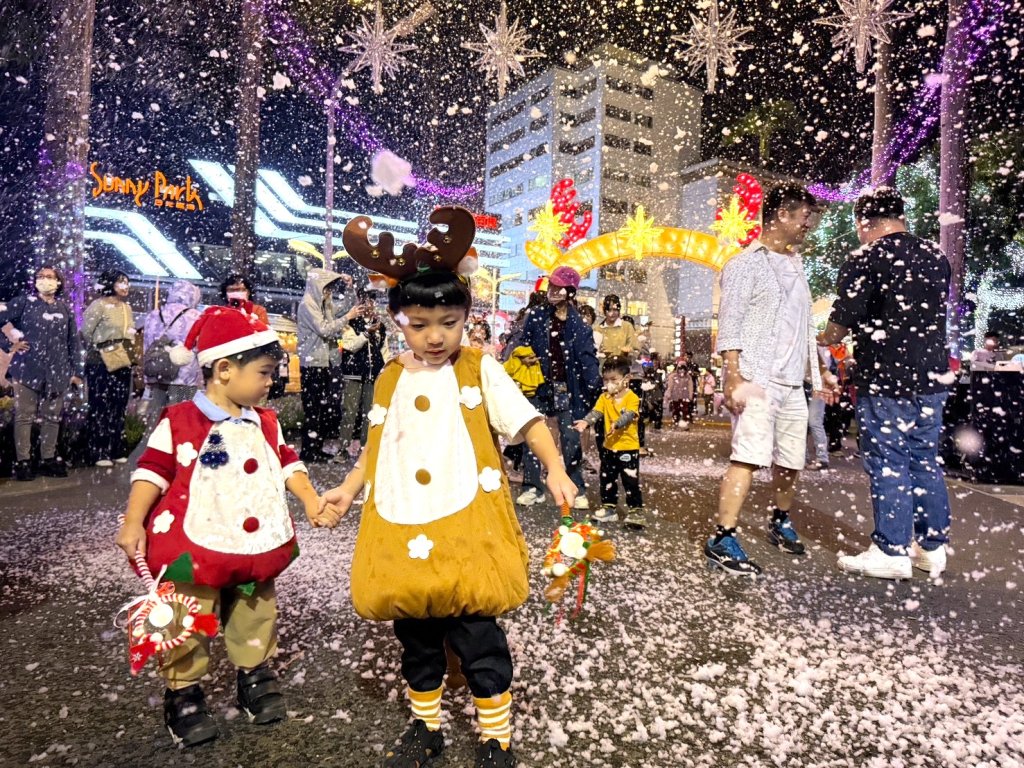 屏東變身最閃聖誕城市！每日燈光秀、週末飄雪浪漫整月
