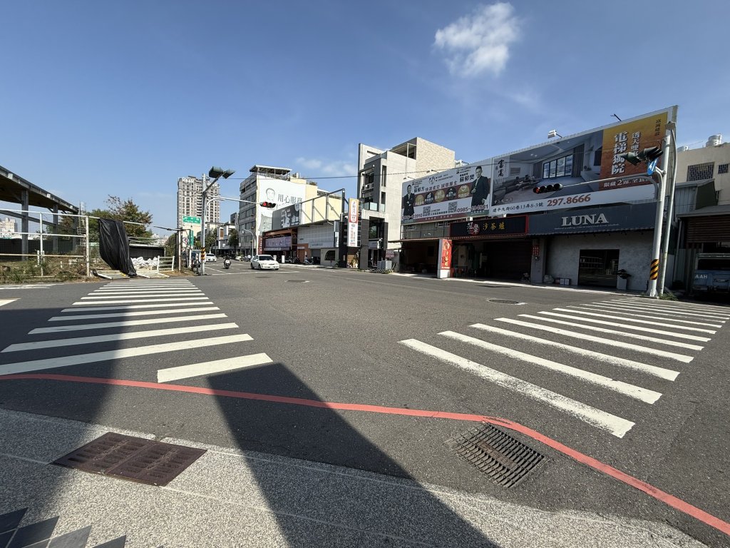 南市議員李啟維促請改善行人安全 交通局承諾一週內完成斑馬線劃設