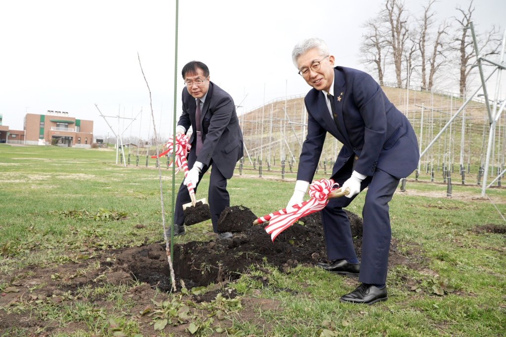 一盞燈連結兩座城   弘前市點亮台南「友好之燈」情誼滿滿