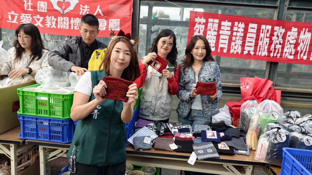 一份熱食一份心意   林俊憲、蔡麗青聖誕夜為街友送暖