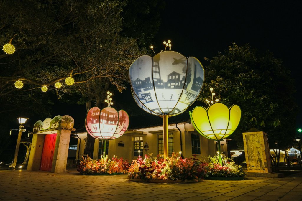 屏東勝利星村打造夢幻花燈「星花開」迎新春