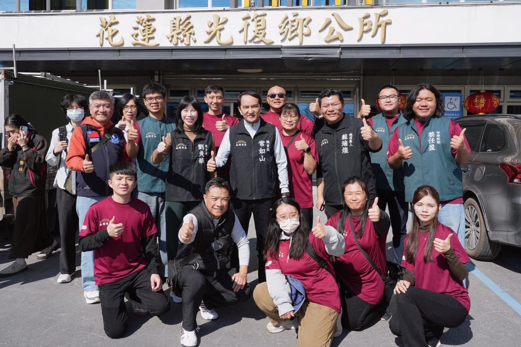 深入花蓮送暖不缺席    愛爾麗攜吳克群發800萬敬老金