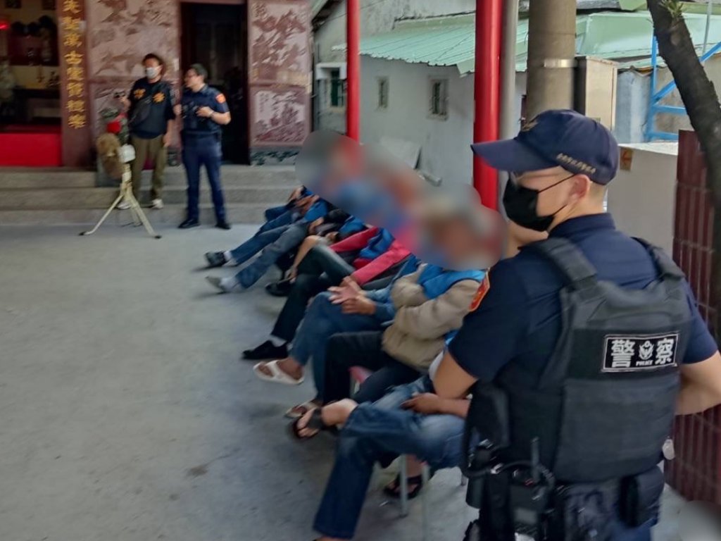 影/春節治安零空窗！臺南市政府警察局強力掃蕩職業賭場　21人落網依法送辦