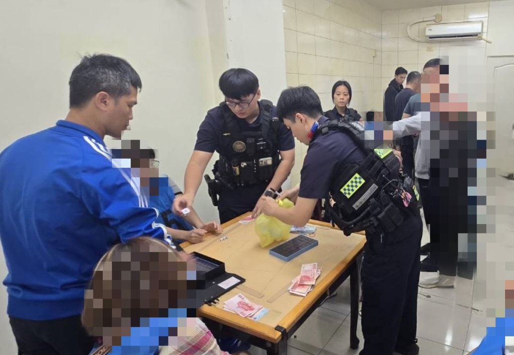 深夜攻堅！安平警突襲民宅麻將賭局    一舉帶回9人