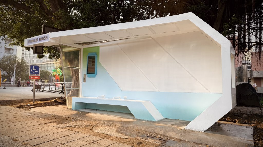 臺南文化中心前打造「海洋意象候車亭」 公共運輸設施化身城市藝術地標