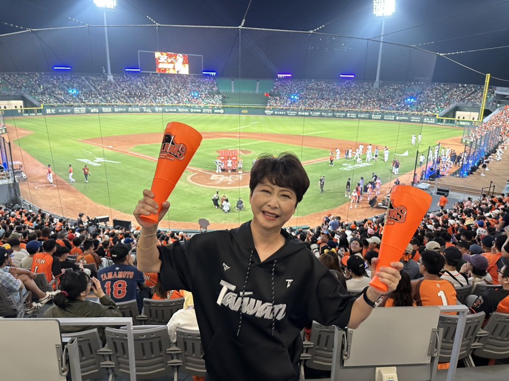 亞太棒球場手機網路嚴重不穩　陳亭妃、陳怡珍親赴現場：第一時間向NCC反映，要求全面檢討並提出具體改善方案