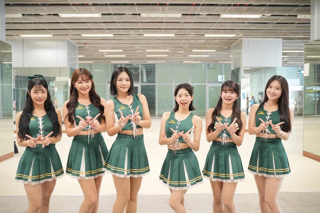 Wing Stars快閃高雄新地標 「做伙跳」為台鋼雄鷹開幕戰暖身