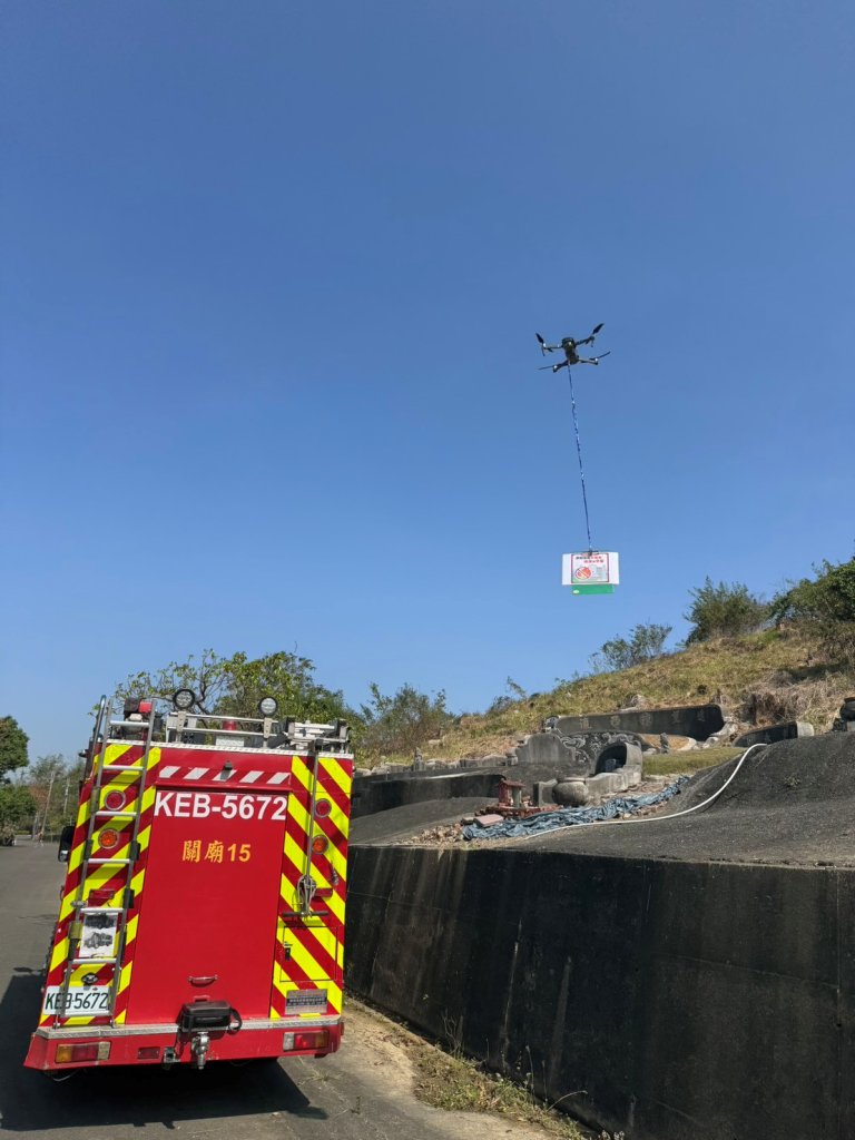 無人機陸空聯防全面啟動 南市消防局科技防範墓地火災   
