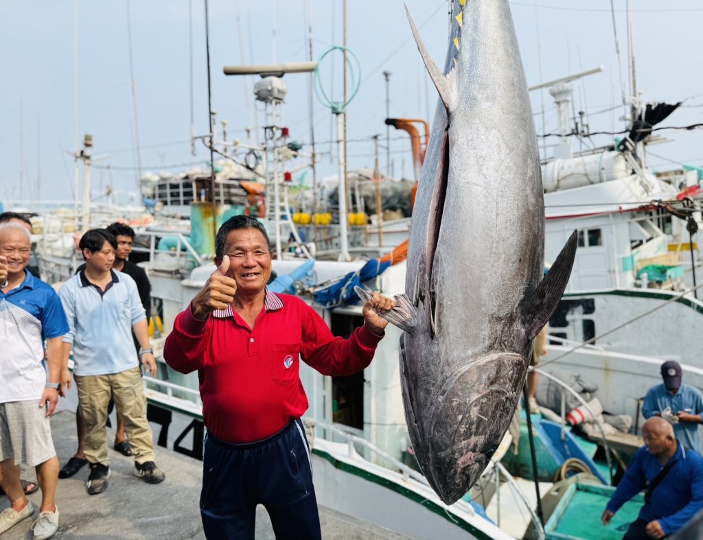 屏東第一鮪報到！50年討海人生圓夢 洪福家奪頭采