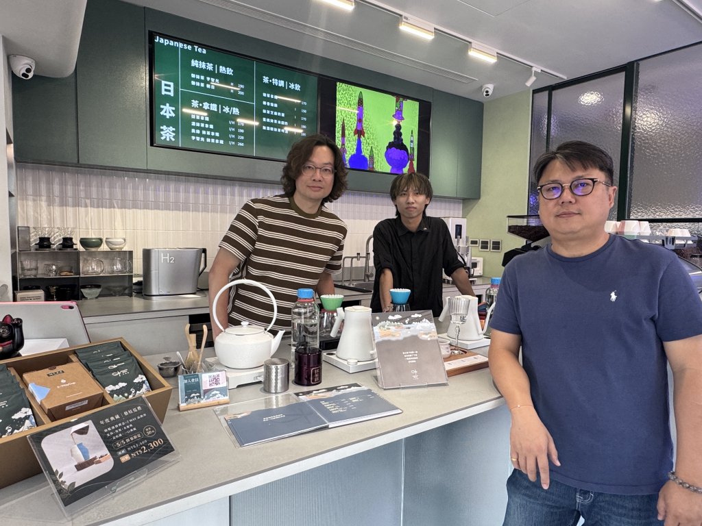 台南「水試所ALA」開幕 攜手螢光藝術家「人申二」呈現品水與情緒對話