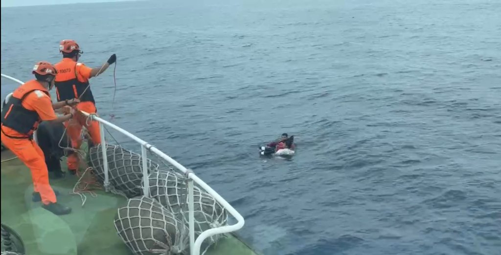 2名釣客不慎落海 台南海巡隊及時救援