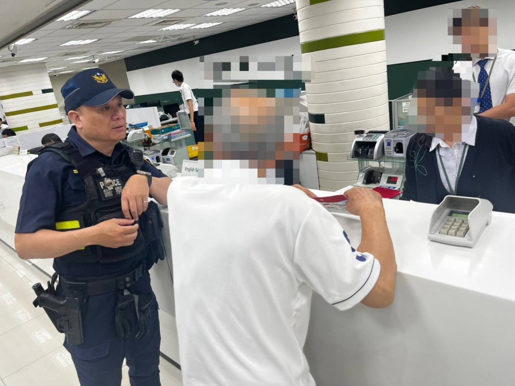 護孫心切！八旬翁欲匯400餘萬至陌生帳戶 南二警及時破密攔阻