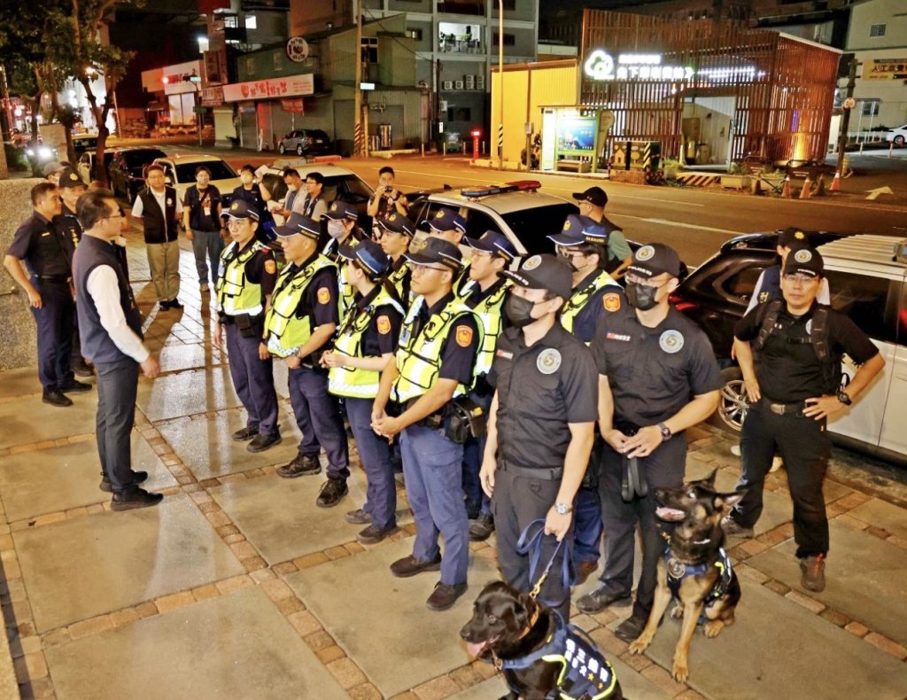 最萌反毒尖兵上工！萌犬嗅毒助攻 屏東青春專案全面臨檢