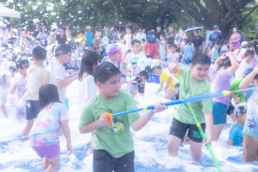 玩水消暑正是時候  屏東夏日泡泡趴沁涼開玩