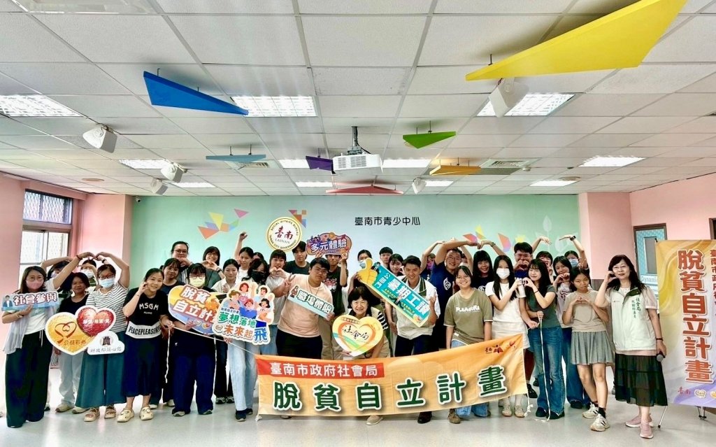 黃偉哲8年打造臺南脫貧培力網 51萬人次受惠從受助走向自立