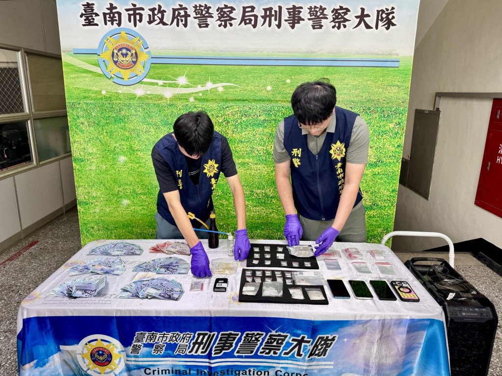 影/仿檳榔攤經營模式販毒 南市刑大溯源逮藥頭 起獲百餘公克安毒送辦