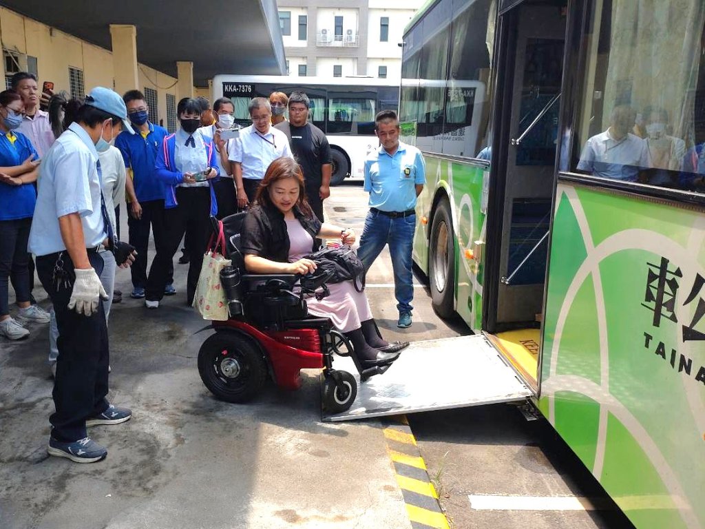 臺南公車駕駛服務再精進 優良駕駛親授服務經驗 提升服務品質