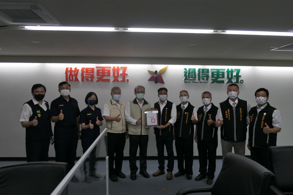 111.5.31台南市商會捐贈警消快篩試劑