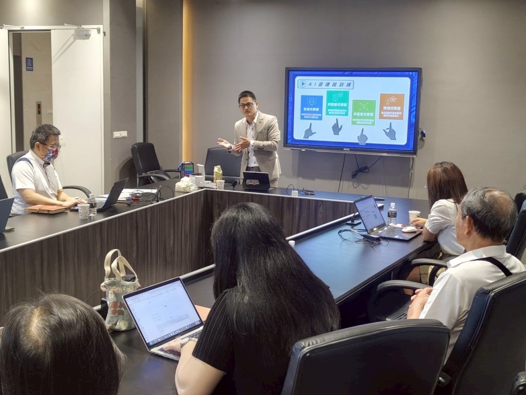 舉辦台南AI剪輯行銷課程，協助本地中小企業在自媒體與數位浪潮中加速轉型，持續配合政府政策舉辦 AI 行銷與影音實戰課程